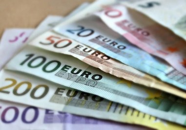 Курсът на еврото спрямо долара днес тръгна нагоре в ранната
