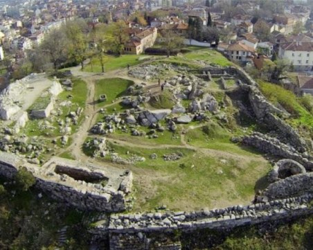 Жена е с тежки травми след падане от Небет тепе