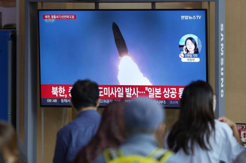 Северна Корея изстреля балистична ракета над Япония