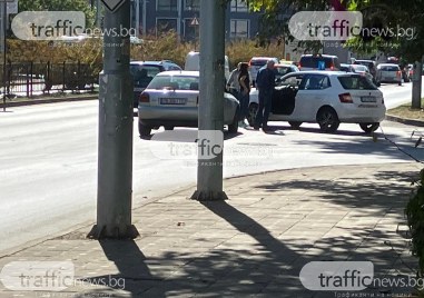 Две коли се блъснаха на Карловско шосе в посока Пловдив