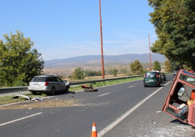 Трактор причини катастрофа на Е 79 на изхода на Благоевград в