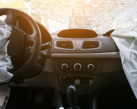 15-годишен преобърна кола в дере, трима са ранени