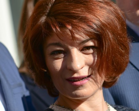 Атанасова: Никой не може сам да управлява