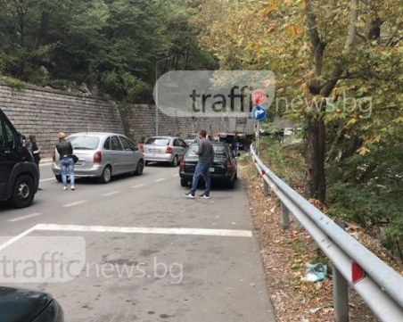 Бой след катастрофа край Бачково, трима са задържани