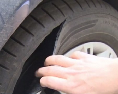 Деца нарязоха гумите на седем автомобила в Пазаржик