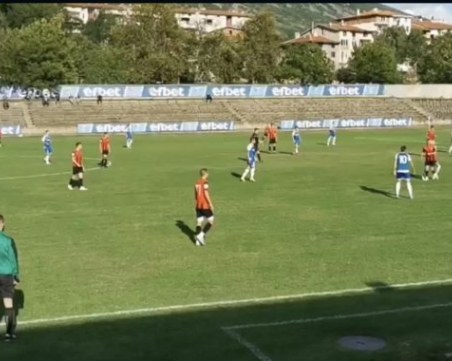 Локомотив 2 се справи с Карлово като гост