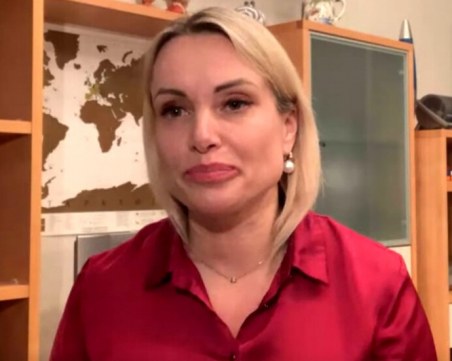 Марина Овсянникова потвърди, че е избягала от домашния си арест