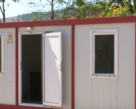 Първите фургони пристигнаха в Карловско, хората обаче са недоволни от тях