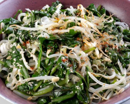 Рецепта за салата със спанак и люцерна