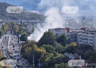 Пожар избухна до булевардите Марица и Васил Априлов в Кършияка
