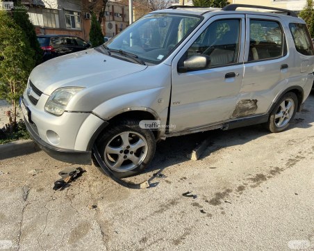 Пиян без книжка помете две паркирани коли в Изгрев