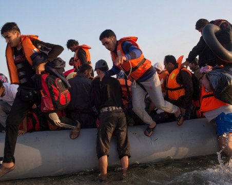 Поредна трагедия с мигранти в гръцки води, над 30 души са в неизвестност