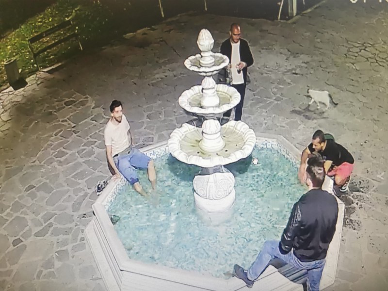 Установиха двама от вандалите, потрошили фонтан в центъра на Пловдив