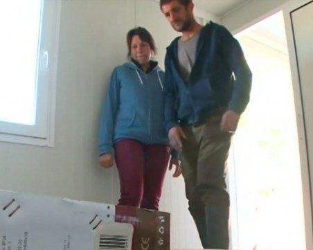 Жител на Каравелово, получил фургон: Няма уреди, няма столове и маси