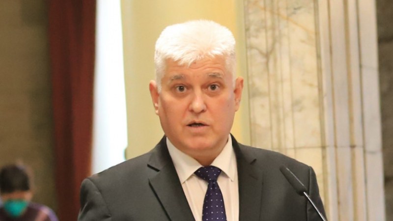 Военният министър: Не купуваме самолети, а събираме оферти