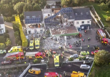 Седем души загинаха при експлозия на бензиностанция в графство Донегал