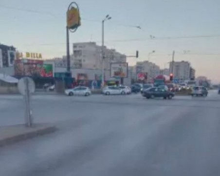 Гонка с мигранти от Пловдив до София, има и блъсната патрулка