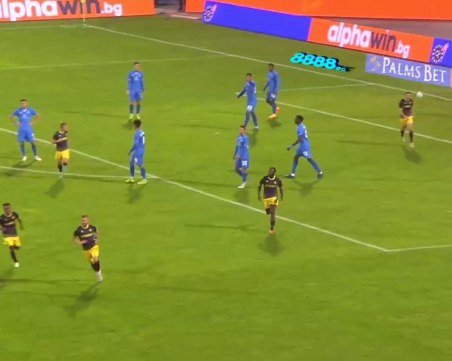 Странно решение на ВАР лиши Ботев да вземе нещо от Левски