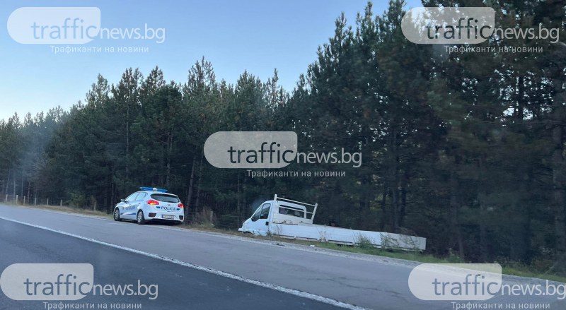 Камион падна в канавката на магистралата между Пловдив и София