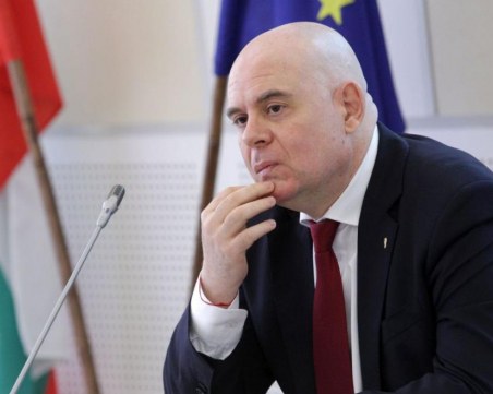 Гешев: Убитият таксиметров шофьор е поредната жертва на агресията и институционалната апатия