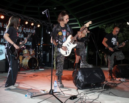 Шест рок групи разтърсиха сцената на парк 