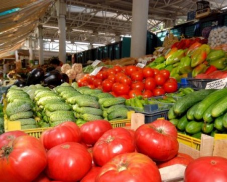 Българинът взе да пести за зимата, купува с 20% по-малко храна