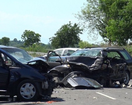 МВР: Един човек е загинал, а 14 са ранени при катастрофи за последното денонощие