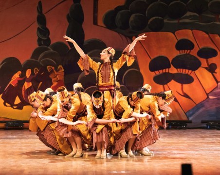 Прочутият танцов ансамбъл 