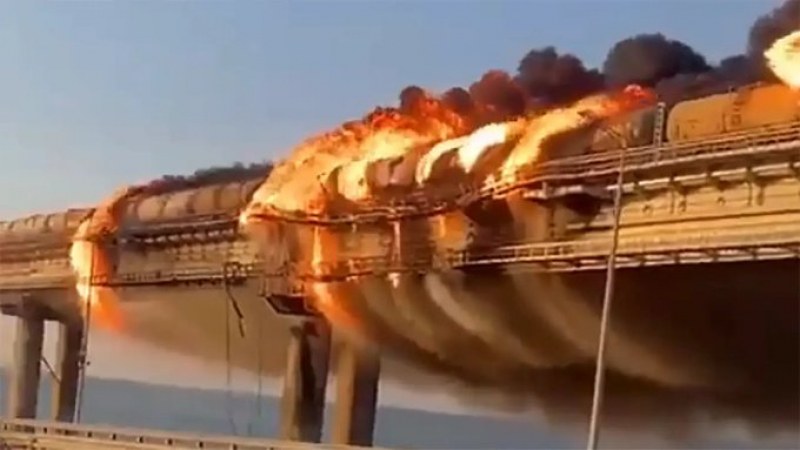 Камионът, взривил Кримския мост, е бил качен на ферибот от Бургас