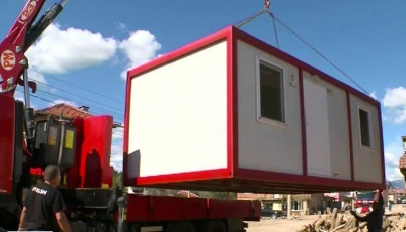 Започва монтирането на фургони и в Богдан, 24 души търсят подслон