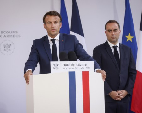 Франция засилва военното присъствие по източния фланг на НАТО с бронирани машини