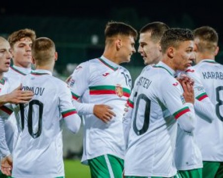 Националите по футбол сменят екипировката