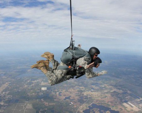 Съюзът на българските парашутисти с покана към членовете си за празника на 18 октомври
