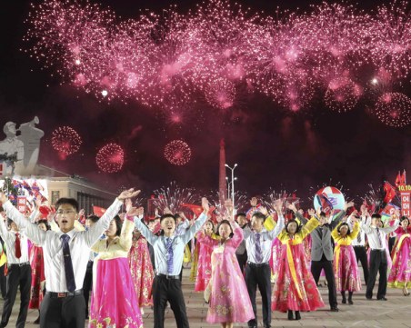 Северна Корея отпразнува годишнината на управляващата партия с 