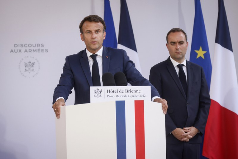 Франция планира да засили военното си присъствие по източния фланг на НАТО с бронирани машини на сухопътните войски и ескадрон танкове