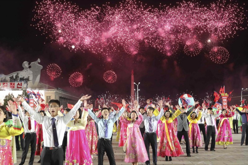 Северна Корея отпразнува годишнината на управляващата партия с 