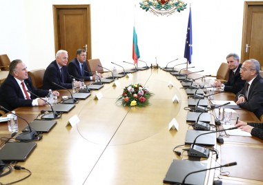 Министър председателят Гълъб Донев се срещна с генералния одитор на Сметната