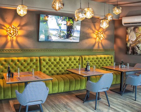 Едно от любимите места на пловдивчани с нов интериор и много изкушения в менюто