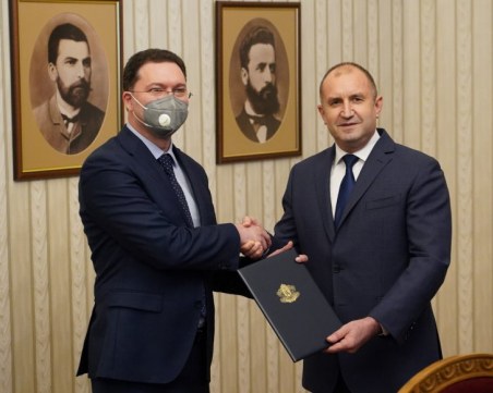 Съветник на президента: Радев може да съветва партиите, но не да си играе на политическо Lego