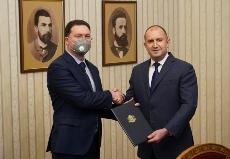 Съветник на президента: Радев може да съветва партиите, но не да си играе на политическо Lego