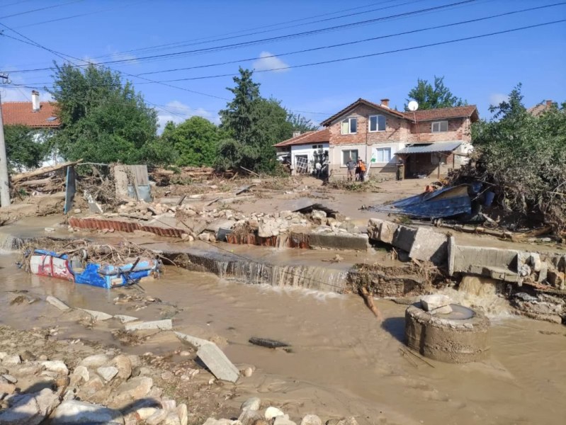 100 безработни за наети за възстановяването на наводнените карловски села