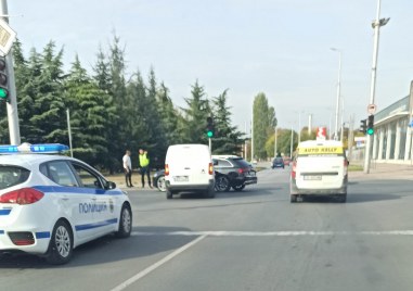 Два автомобила са се блъснали днес преди обяд в Пловдив