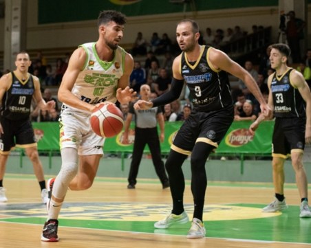 Академик гостува на Черноморец днес