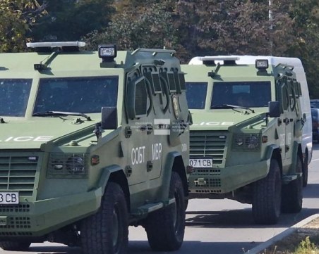 Арестуваха барикадиралия се мъж в Казанлък след акция на спецчастите