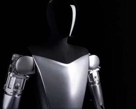 Роботът Optimus на Tesla ще промени света – но не и начина, по който си мислите