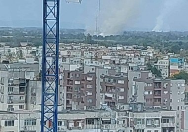 Голям пожар бушува близо до село Ягодово Няколко пожарни се