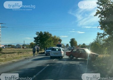 Международният път Е 79 между Мездра и Ботевград бе блокиран от