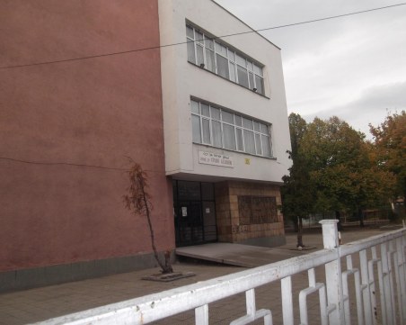 Четири деца със СОП не успяха да запишат първи клас, родителите им заподозряха афера между институциите