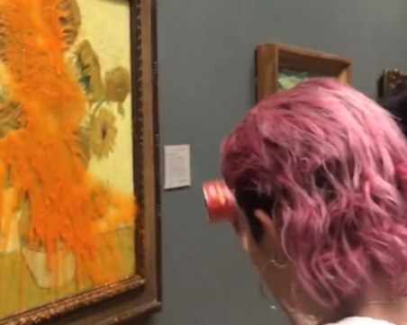 Екоактивисти унищожиха картината на Ван Гог 