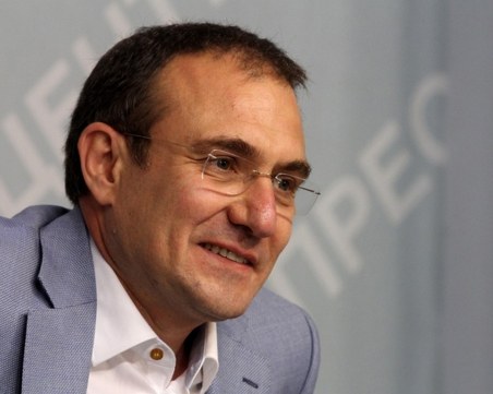 Гуцанов за поканата към Зеленски:  Наддават кой ще направи по-абсурдно предложение